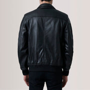 Detailansicht of Classic Collar &amp; Zipper Hardware on Lester Braun Suede Leder-Bomberjacke für Herren For Men