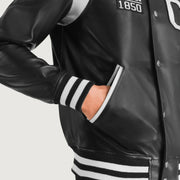 
Innenansicht Showing Quilted Polyester Lining & Zwei funktionale Innentaschen