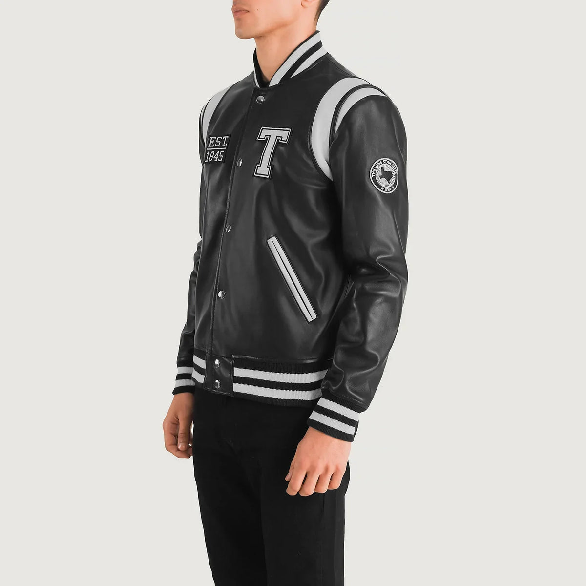 
Black & White Sheepskin Leather Varsity Jacket - Rückansicht mit passgenauen Schultern & sauberem Saum