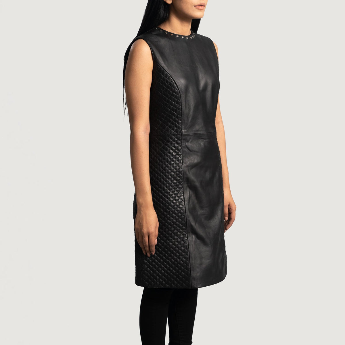 
Black Sheepskin leather Coat - Rückansicht mit passgenauen Schultern & sauberem Saum