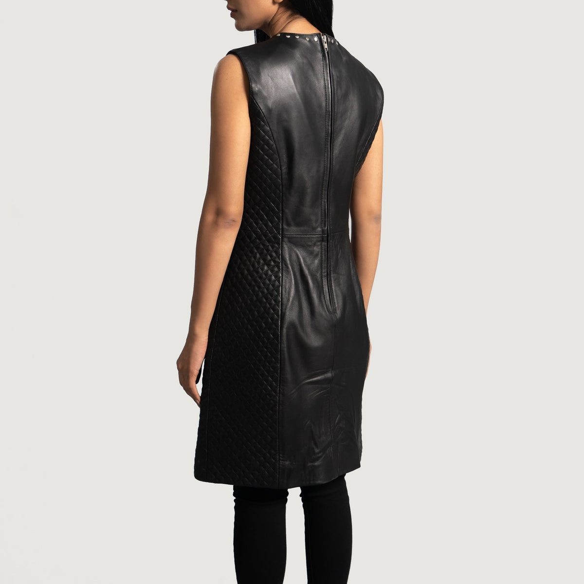 
Luxe Schwarz Leather Dress für Damen - Seitenansicht mit ergonomischem Ärmelschnitt & sportlicher Passform