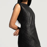 
Detailansicht of Classic Collar & Zipper on back Hardware on Luxe Schwarz Leather Dress für Damen