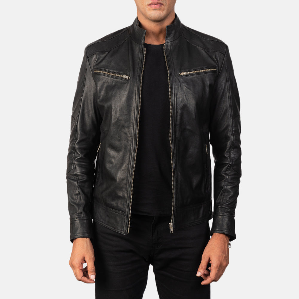 Men's Mack Schwarz Leder-Bikerjacke für Herren in Black Goatskin Leather - Vorderansicht &amp; maßgeschneiderte Silhouette | Online Kaufen