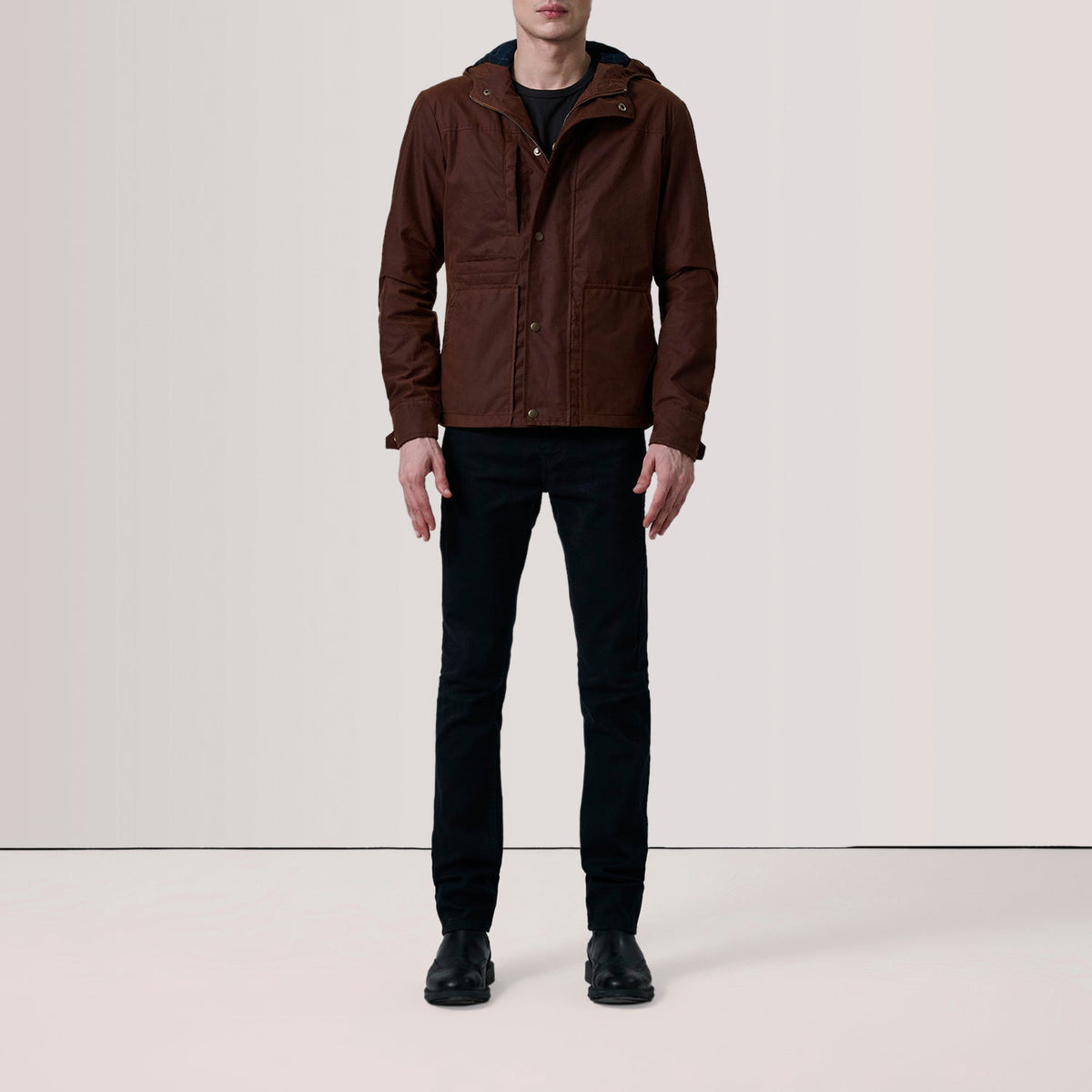 Brown Waxed Cotton Canvas Hooded Jacket - Rückansicht mit passgenauen Schultern &amp; sauberem Saum