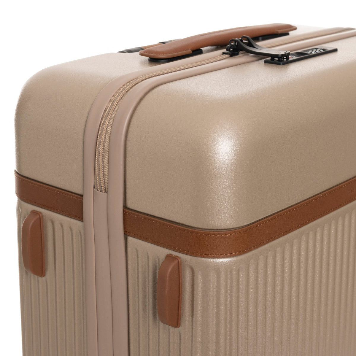 Tailored Rib Cuffs &amp; Hem Craftsmanship Construction Detail on Medium Suitcase Zuna für Damen