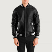 Pascal Schwarz Leather Varsity Lederjacke für Herren in Black Sheepskin Leather - Vorderansicht &amp; maßgeschneiderte Silhouette | Online Kaufen