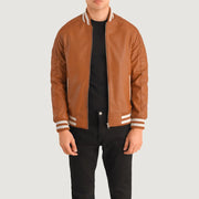 Pascal Hellbraun Braun Leather Varsity Lederjacke für Herren in Tan Brown Sheepskin Leather - Vorderansicht &amp; maßgeschneiderte Silhouette | Online Kaufen