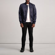 Detailansicht of Varsity &amp; Zipper Hardware on Quinton MA-1 Blau Leder-Bomberjacke für Herren
