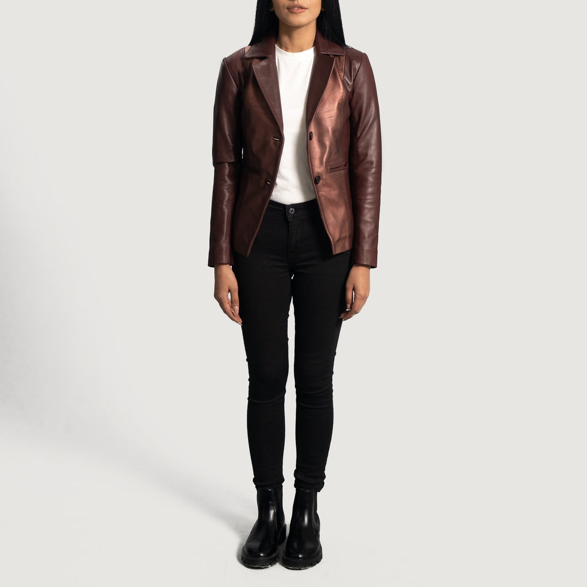
Detailansicht of Notch & Button Hardware on Ruby Metallic Kastanienbraun Lederblazer für Damen