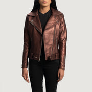 
Rumy Maroon Leather Biker Jacket - Seitenansicht mit ergonomischem Ärmelschnitt & sportlicher Passform