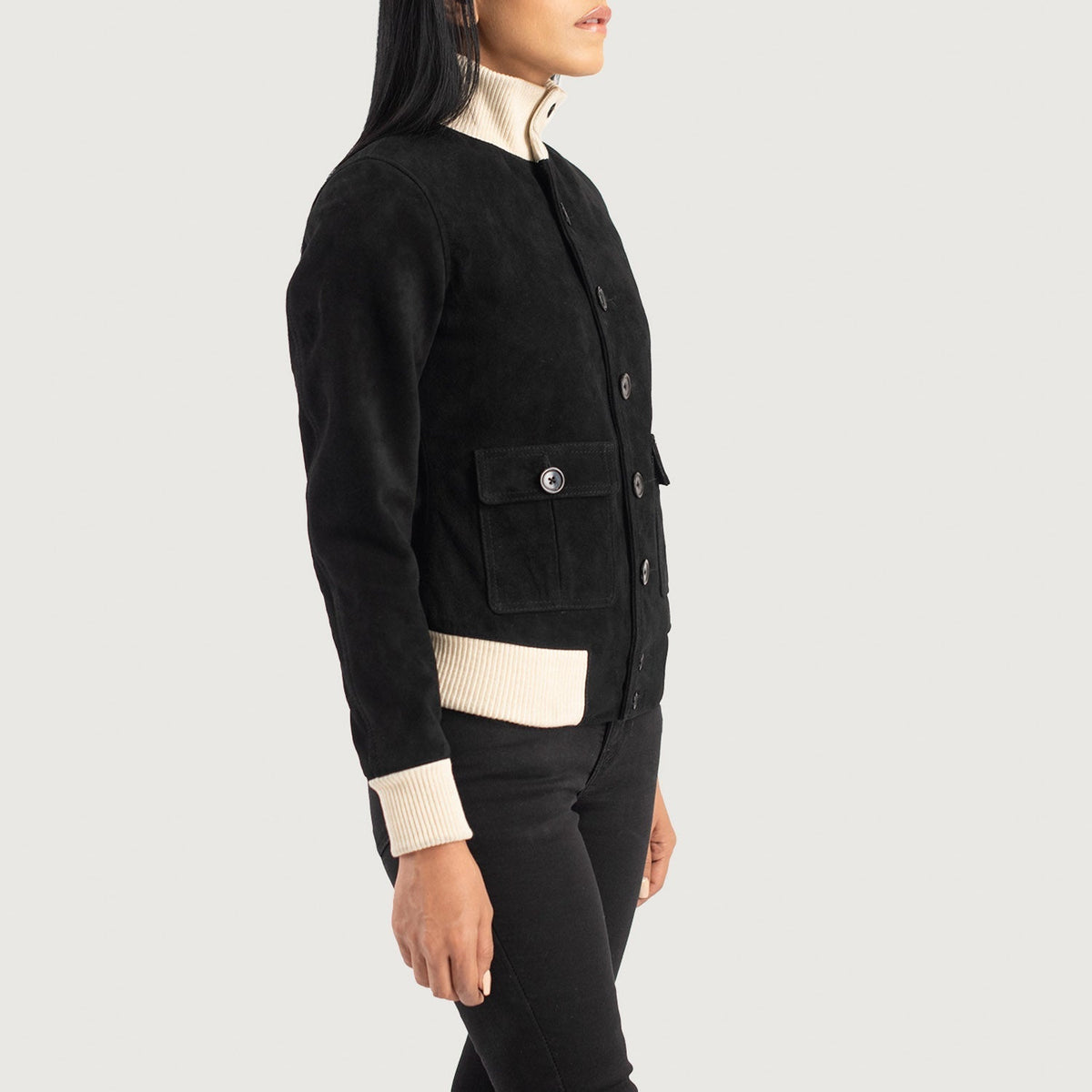 
Black Goatskin Suede Bomber Jacket - Rückansicht mit passgenauen Schultern & sauberem Saum