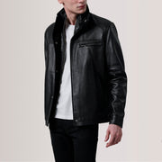 Sean Schwarz Leather Classic Lederjacke für Herren For Men in Black Sheepskin Leather - Vorderansicht &amp; maßgeschneiderte Silhouette | Online Kaufen