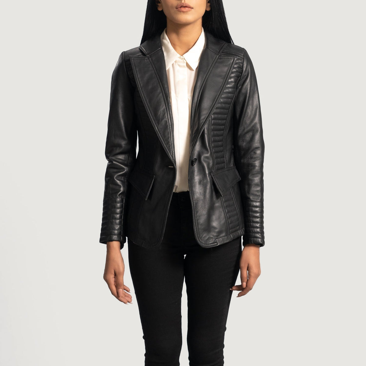 Women's Selina Schwarz Lederblazer für Damen in Black Sheepskin Leather - Vorderansicht &amp; maßgeschneiderte Silhouette | Online Kaufen