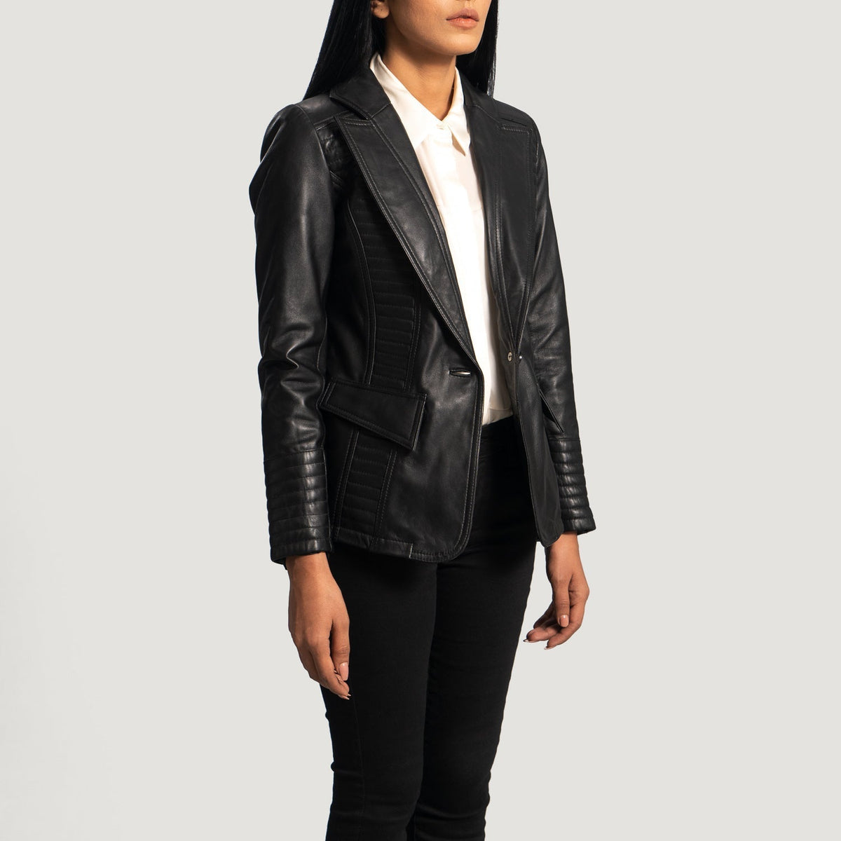Black Sheepskin leather Blazer - Rückansicht mit passgenauen Schultern &amp; sauberem Saum
