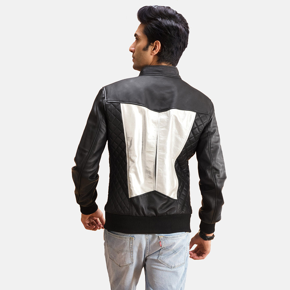 
Spade Silver Schwarz Leder-Bomberjacke für Herren - Seitenansicht mit ergonomischem Ärmelschnitt & sportlicher Passform