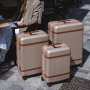 Classic 100% Full-Grain leather Goods - Rückansicht mit passgenauen Schultern &amp; sauberem Saum