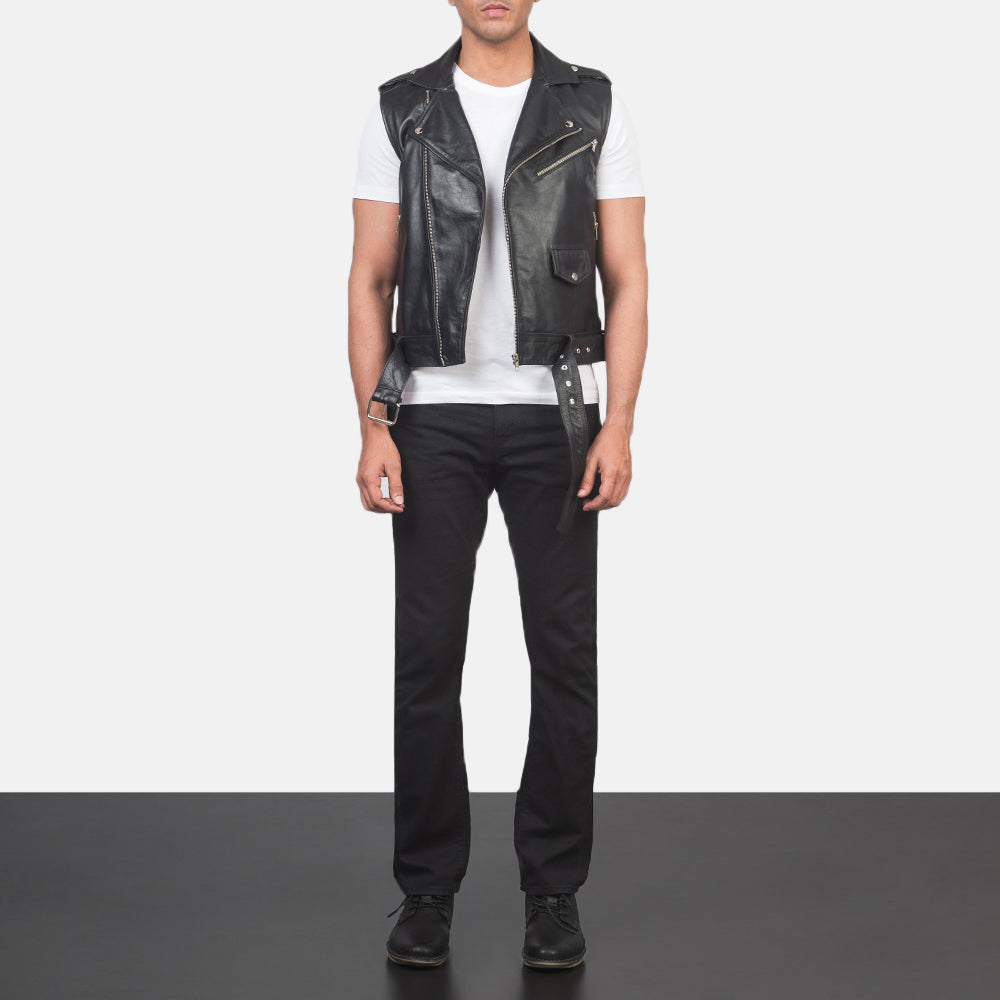 
Sullivan Schwarz Leather Biker Vest für Herren - Seitenansicht mit ergonomischem Ärmelschnitt & sportlicher Passform