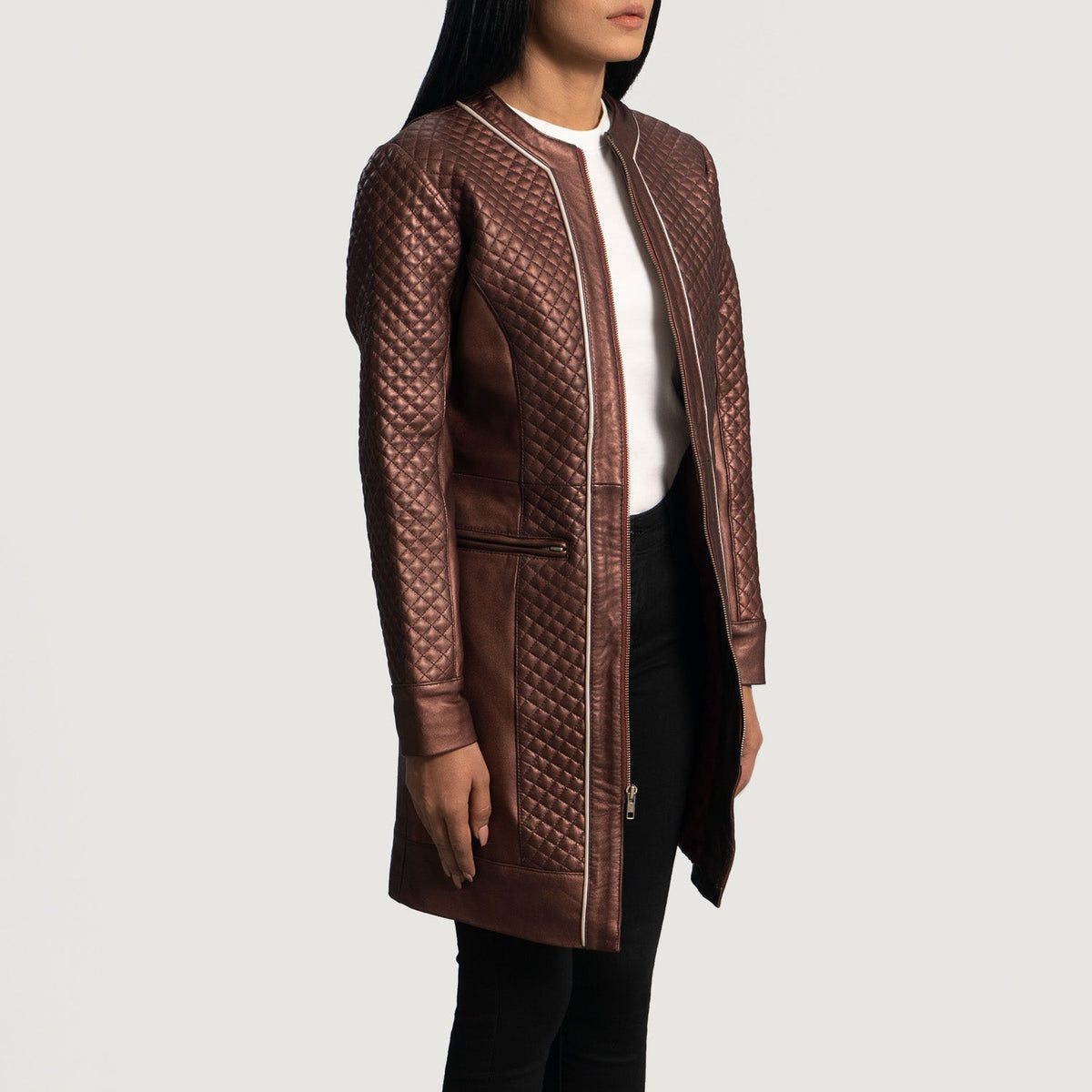 
Maroon Sheepskin leather Coat - Rückansicht mit passgenauen Schultern & sauberem Saum