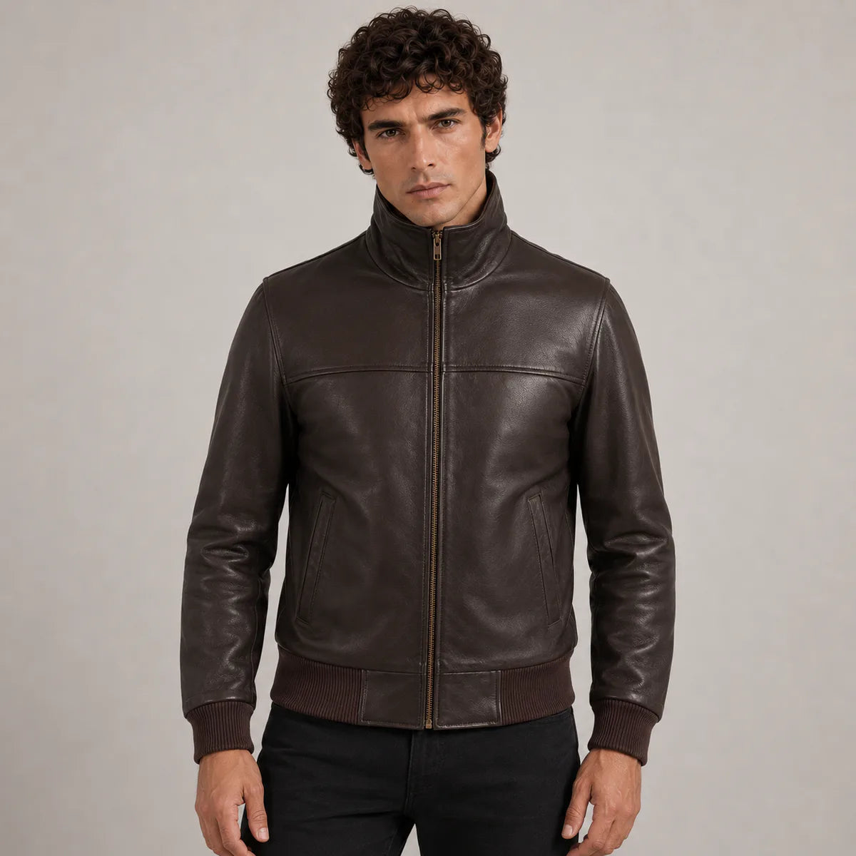 
Dunkelbraun Sheepskin Leder-Bomberjacke für Herren in Dark Brown Authentic Sheepskin &Amp; Shearling - Vorderansicht & maßgeschneiderte Silhouette | Online Kaufen