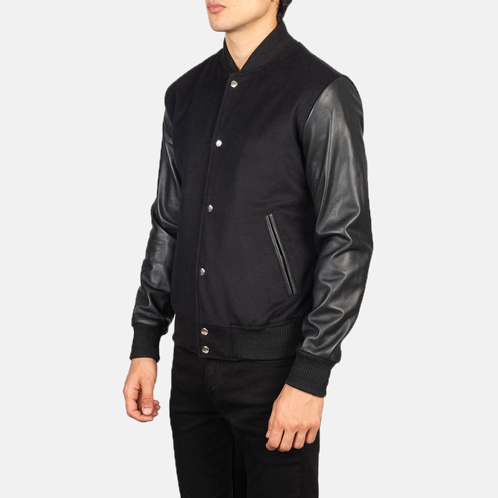
Black Sheepskin Leather Varsity Jacket - Rückansicht mit passgenauen Schultern & sauberem Saum