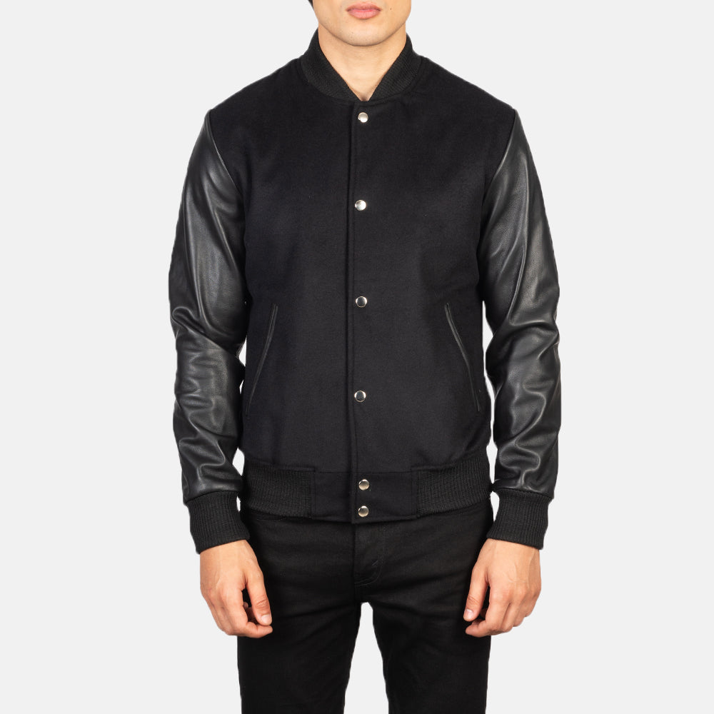 
Detailansicht of Varsity & Snap Buttons Hardware on Vaxton Schwarz Hybrid Varsity Lederjacke für Herren