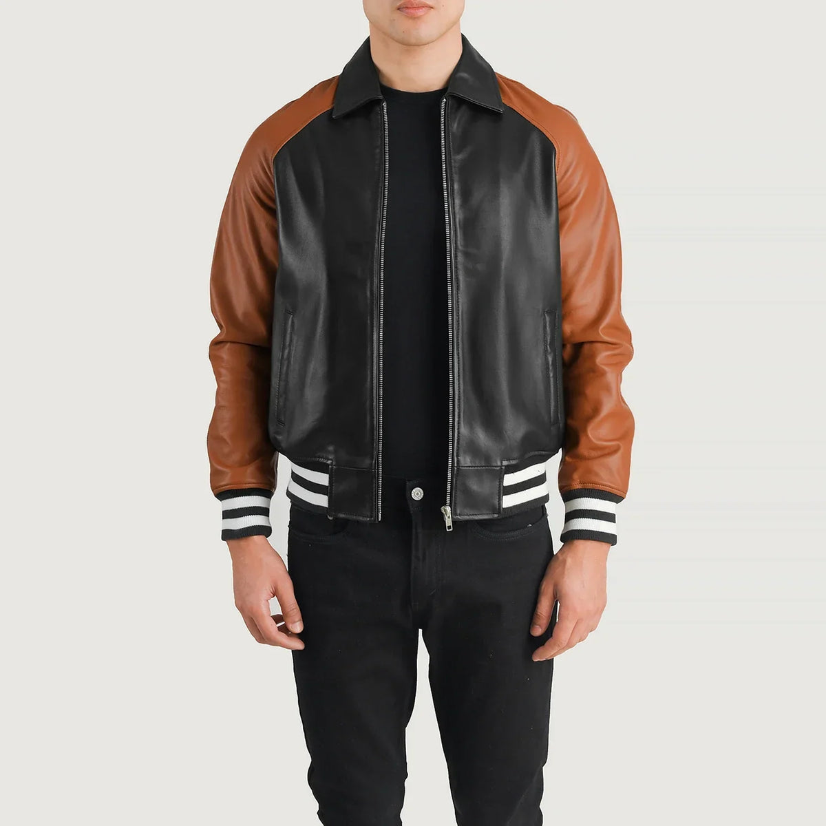Walton Blue Leather Varsity Jacket in Blue Sheepskin Leather - Vorderansicht &amp; maßgeschneiderte Silhouette | Online Kaufen