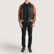 Walton Blue Leather Varsity Jacket - Seitenansicht mit ergonomischem Ärmelschnitt