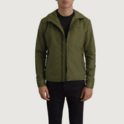 
Wesley Grün Hooded Windbreaker Lederjacke für Herren in Green Full-Grain Leather - Vorderansicht & maßgeschneiderte Silhouette | Online Kaufen