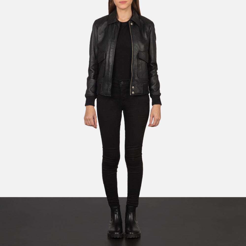 
Westa A-2 Black Leather Bomber Jacket - Seitenansicht mit ergonomischem Ärmelschnitt & sportlicher Passform
