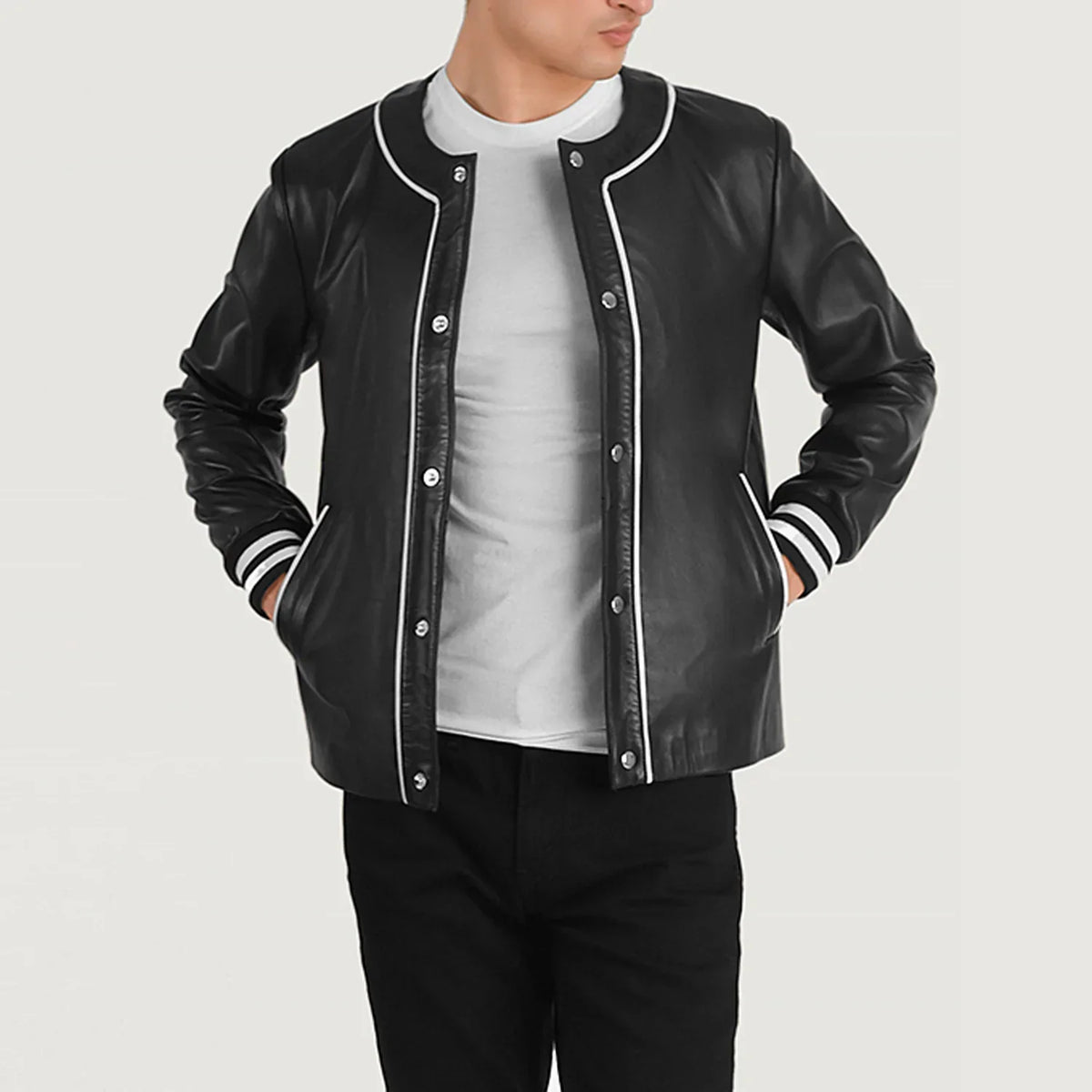 Willis Black Leather Varsity Jacket in Black Sheepskin Leather - Vorderansicht &amp; maßgeschneiderte Silhouette | Online Kaufen