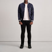 Detailansicht of Varsity &amp; Button Hardware on Xander Blau Varsity Lederjacke für Herren