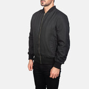Black Polyester Bomber Jacket - Rückansicht mit passgenauen Schultern &amp; sauberem Saum