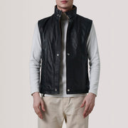 Zane Grey Suede Vest For Men in Grey Goatskin Suede - Vorderansicht &amp; maßgeschneiderte Silhouette | Online Kaufen
