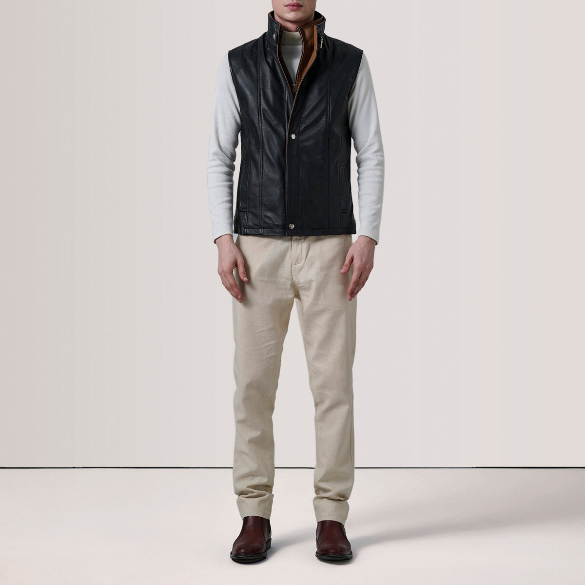Grey Goatskin Suede Leather Vest - Rückansicht mit passgenauen Schultern &amp; sauberem Saum